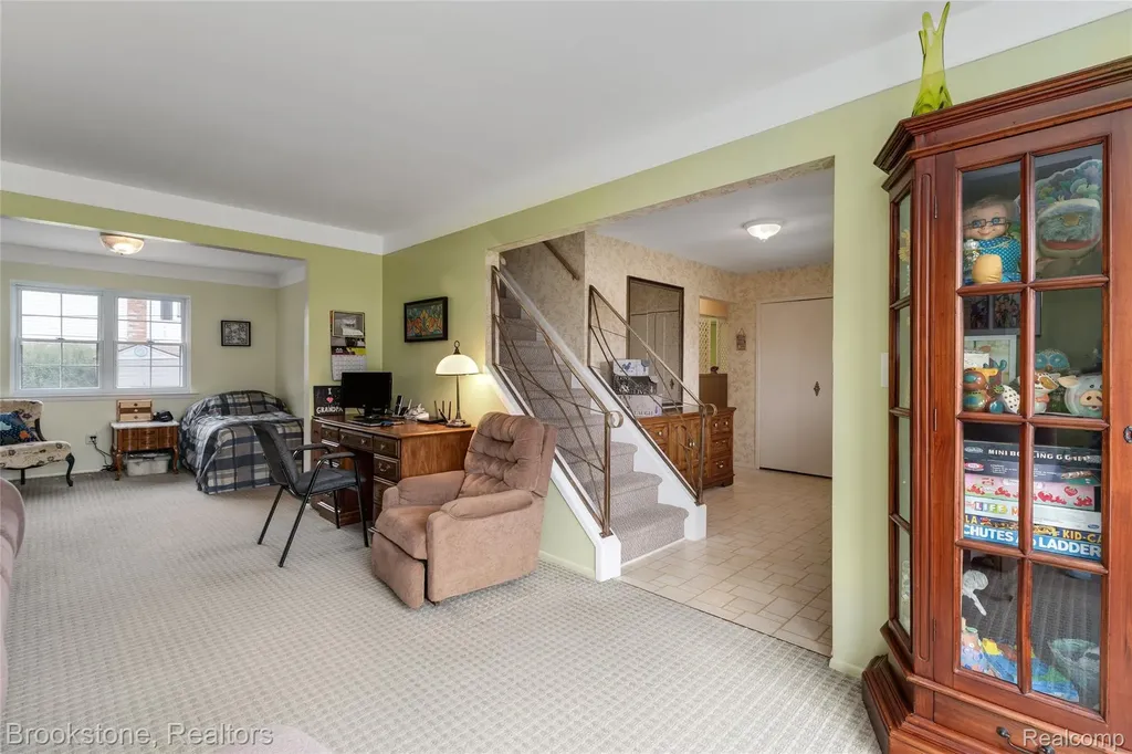 11049 Irene Avenue Warren City MI 48093