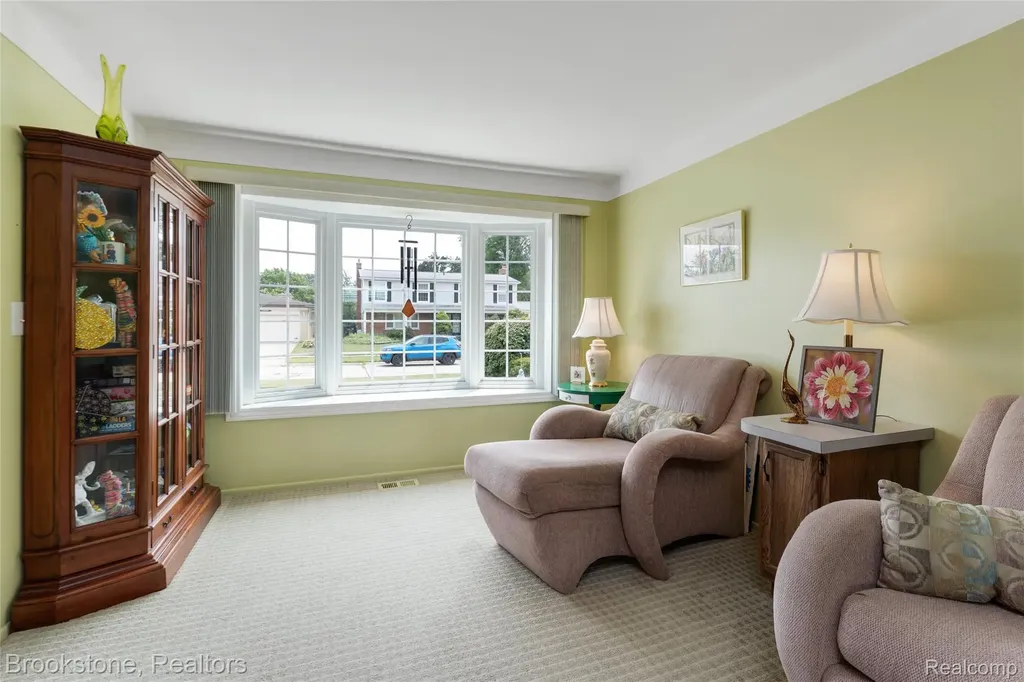 11049 Irene Avenue Warren City MI 48093