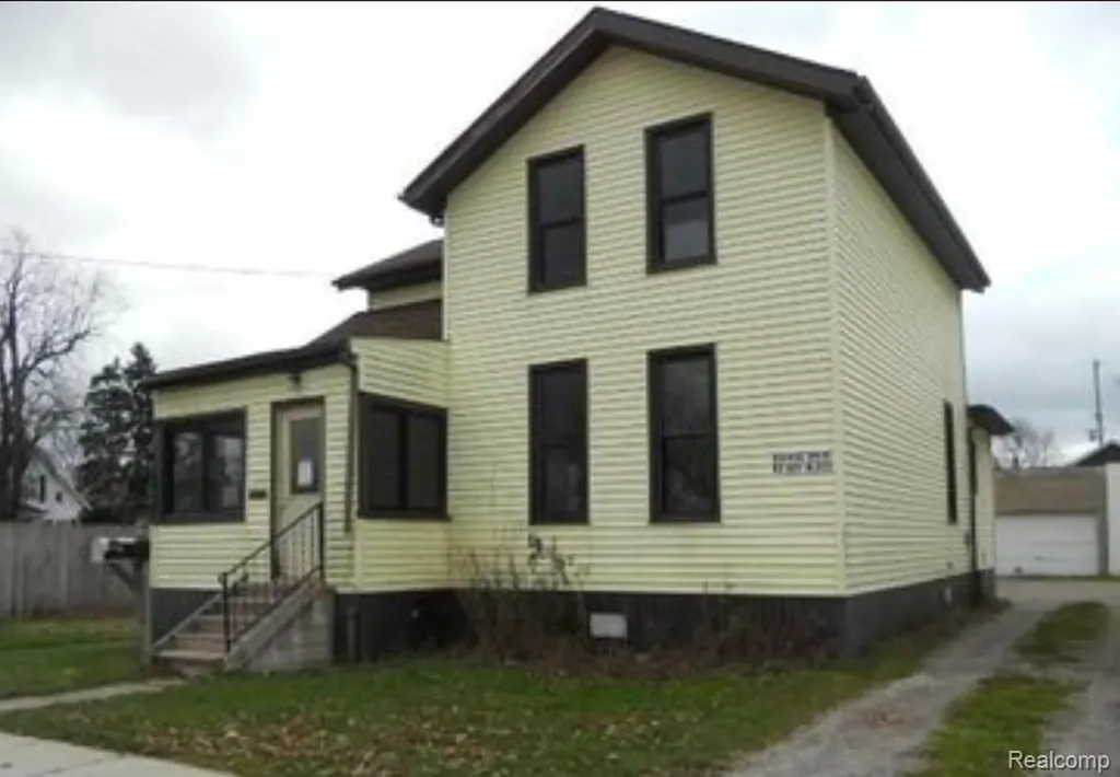 132 N Woodbridge Street Saginaw City MI 48602
