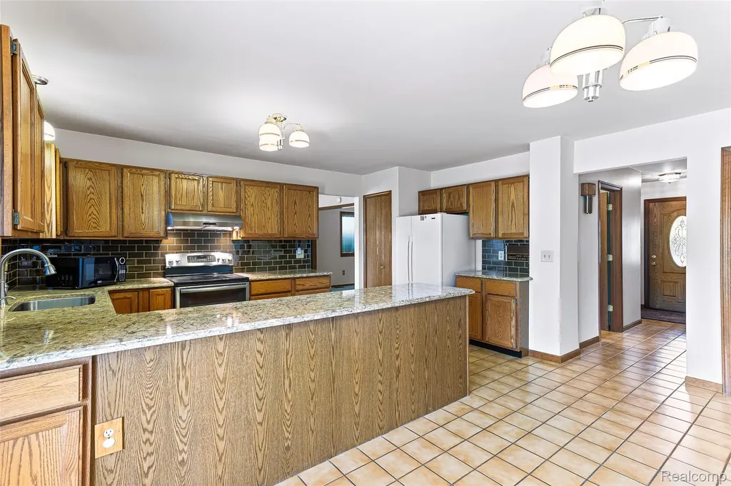 22333 Crestwood Street Woodhaven City MI 48183