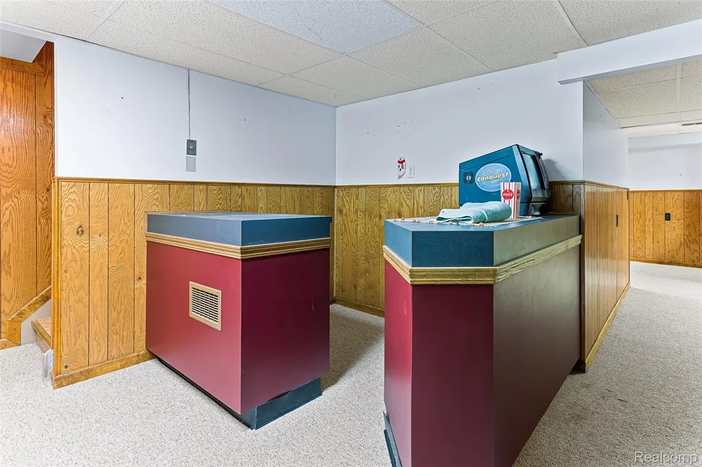 22333 Crestwood Street Woodhaven City MI 48183
