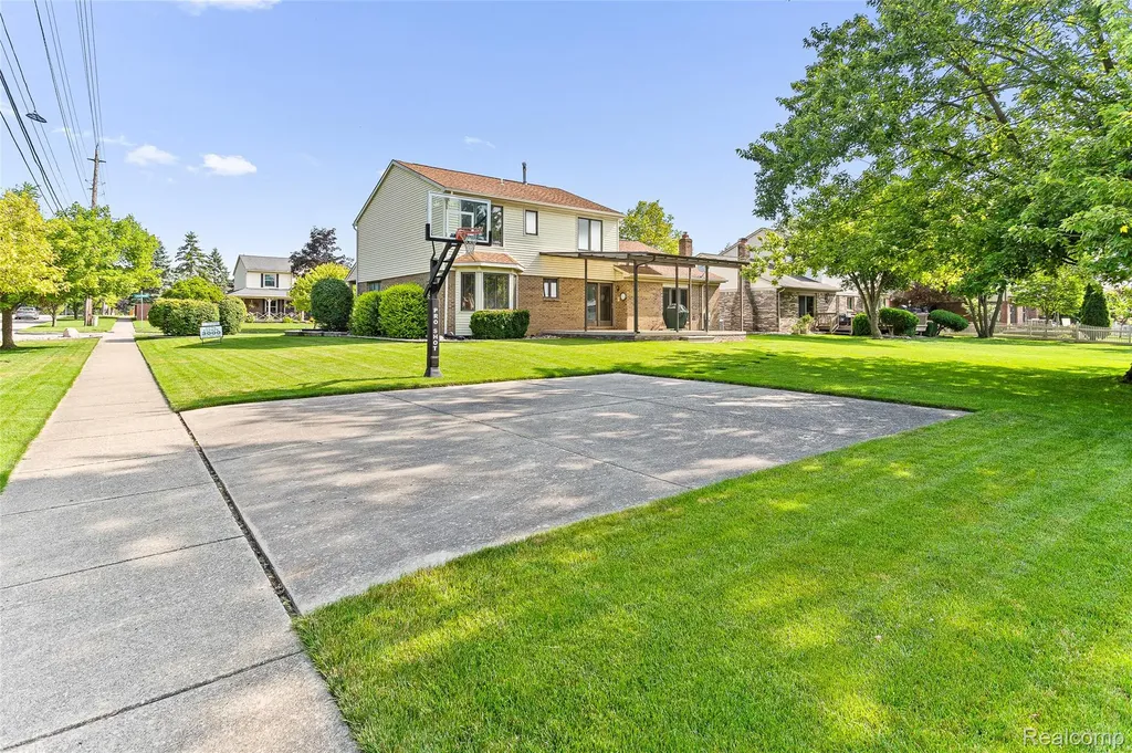 22333 Crestwood Street Woodhaven City MI 48183