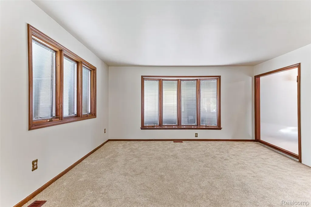 22333 Crestwood Street Woodhaven City MI 48183