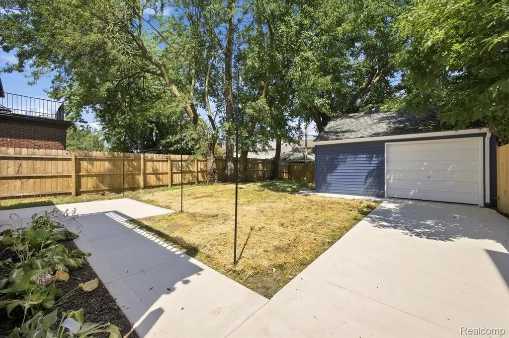 18420 Ohio Street Detroit City MI 48221