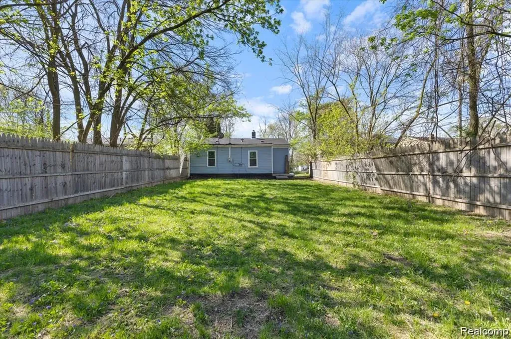 26076 Colgate Street Wayne City MI 48141