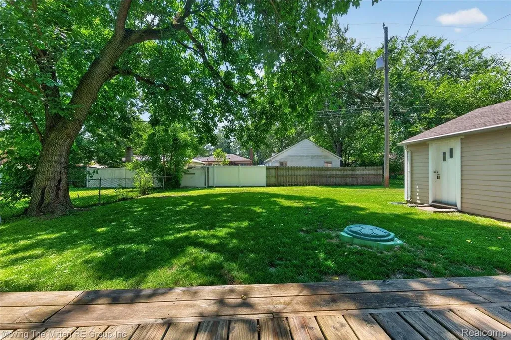 31547 Birchwood Street Westland City MI 48186