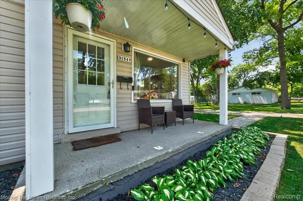 31547 Birchwood Street Westland City MI 48186