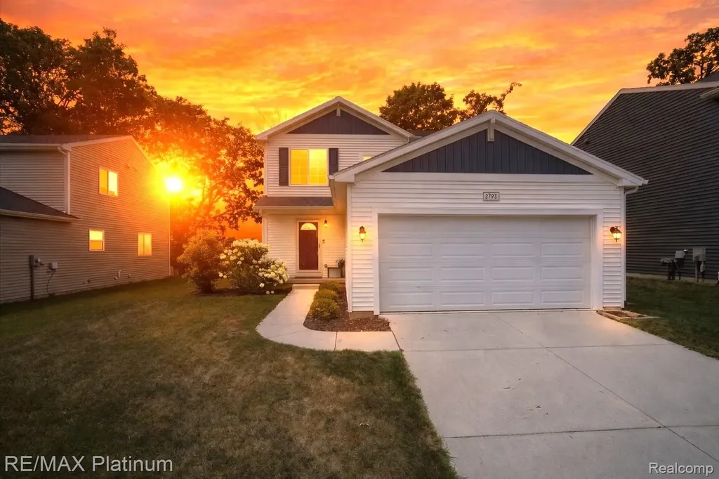 2793 Sycamore River Drive Handy Township MI 48836