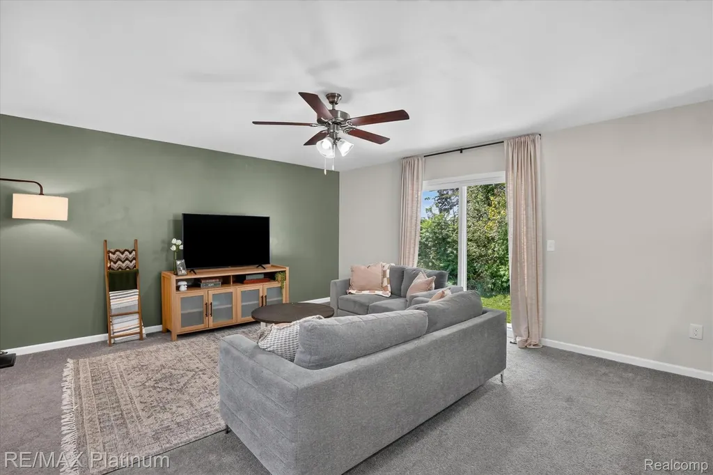 2793 Sycamore River Drive Handy Township MI 48836