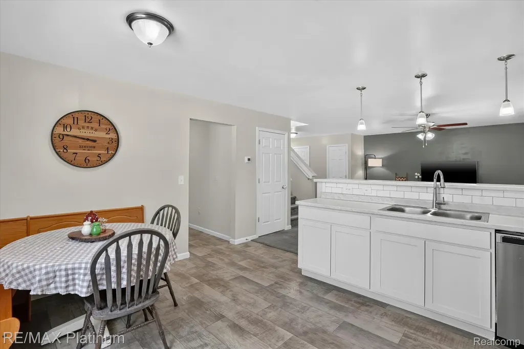 2793 Sycamore River Drive Handy Township MI 48836