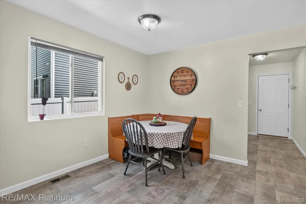 2793 Sycamore River Drive Handy Township MI 48836