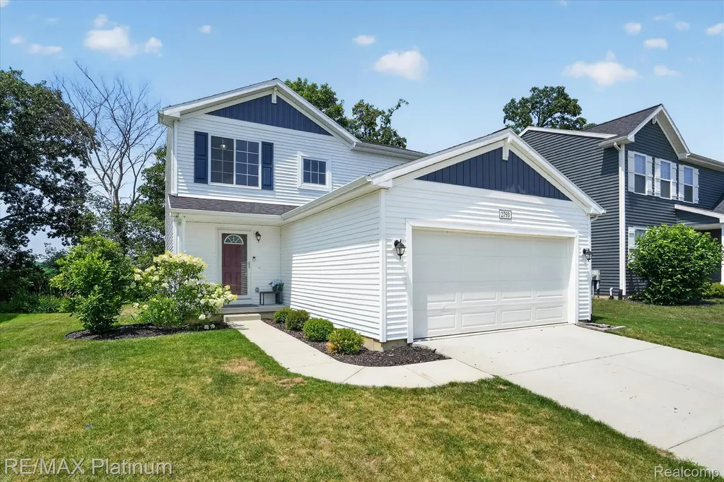 2793 Sycamore River Drive Handy Township MI 48836