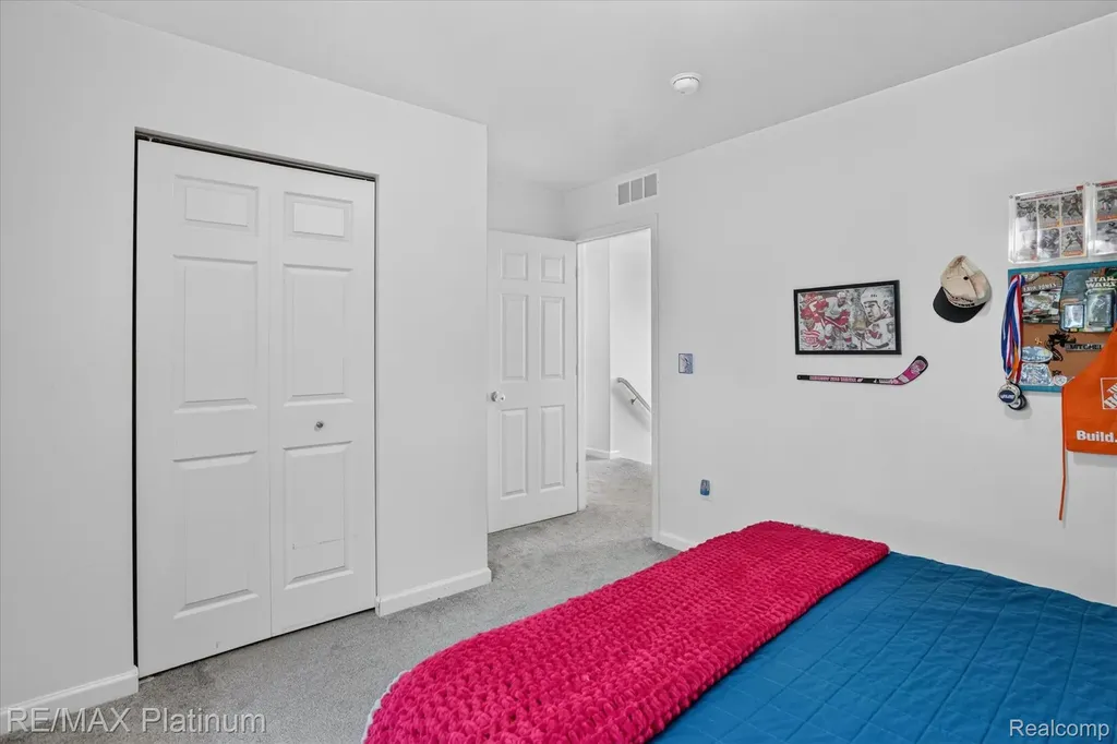 2793 Sycamore River Drive Handy Township MI 48836