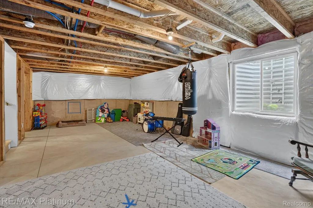 2793 Sycamore River Drive Handy Township MI 48836