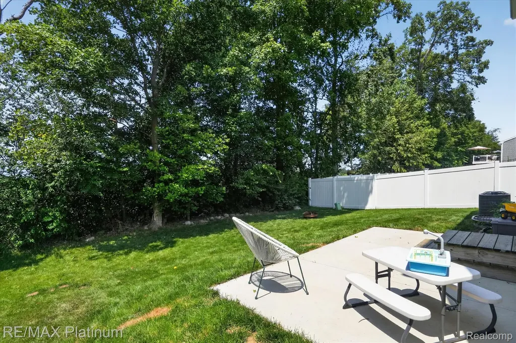 2793 Sycamore River Drive Handy Township MI 48836