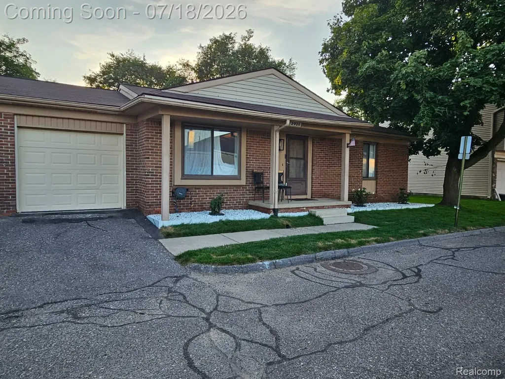 2926 Roundtree Drive Troy City MI 48083