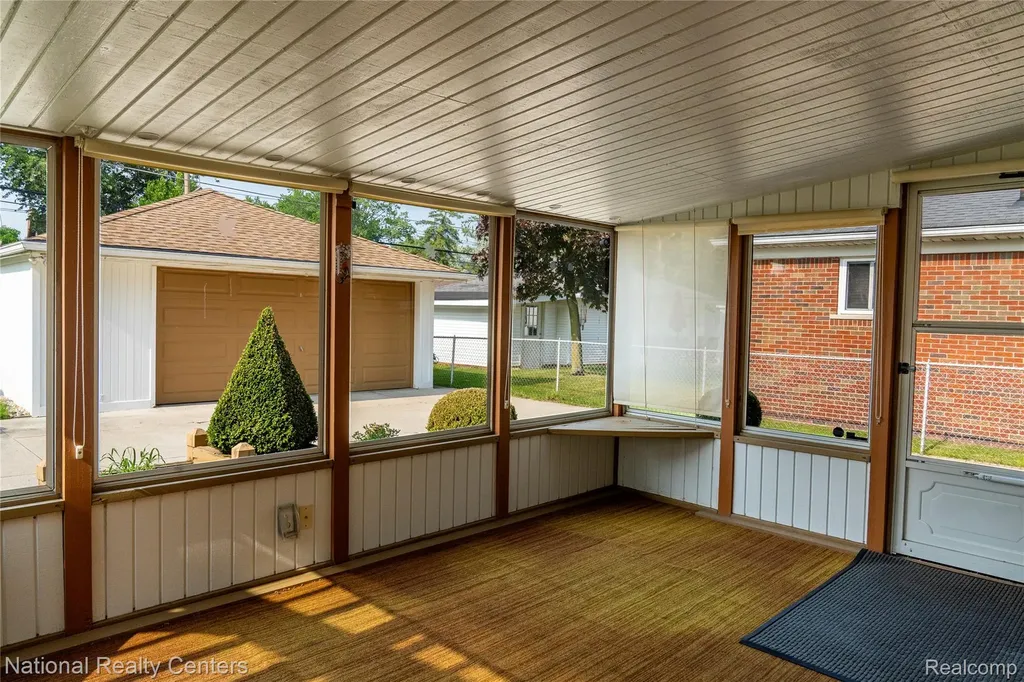 22635 Lincoln Street St. Clair Shores City MI 48082
