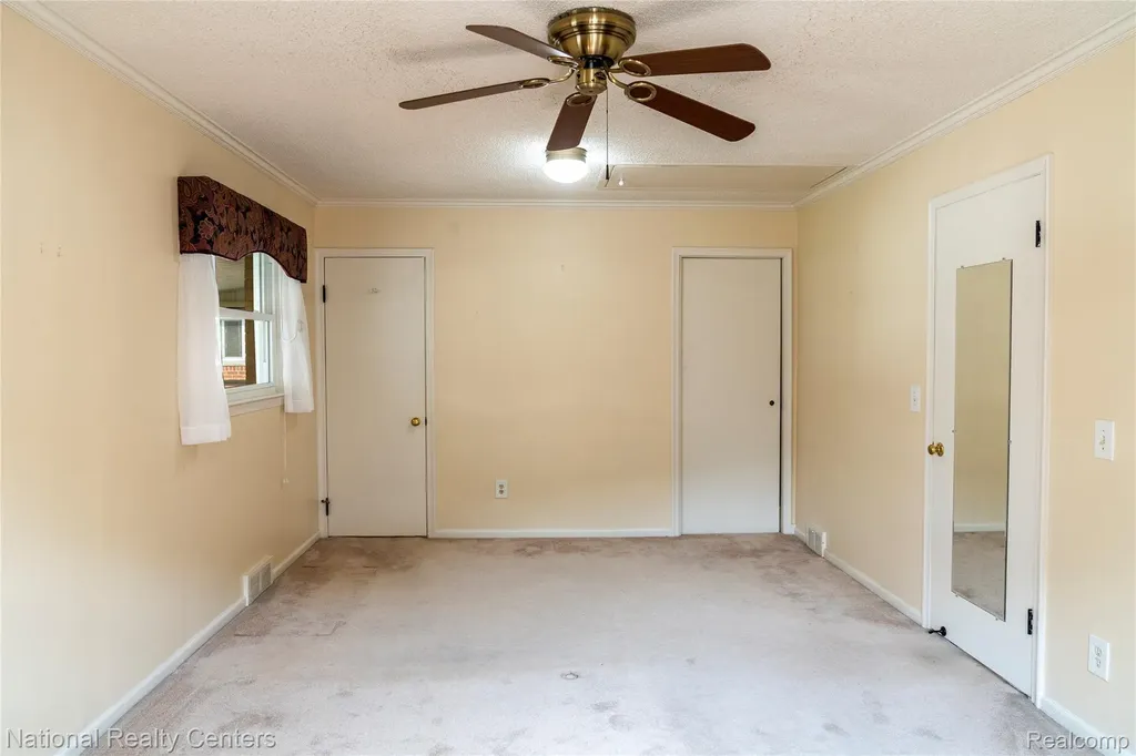 22635 Lincoln Street St. Clair Shores City MI 48082