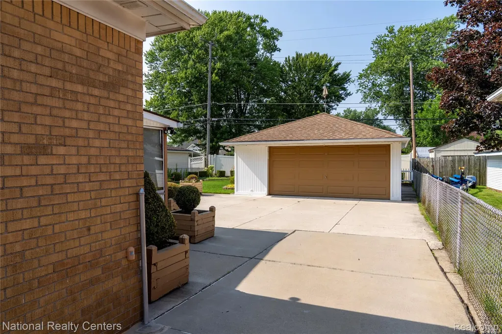 22635 Lincoln Street St. Clair Shores City MI 48082