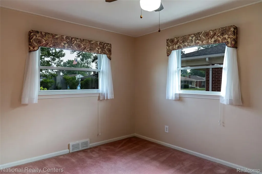 22635 Lincoln Street St. Clair Shores City MI 48082