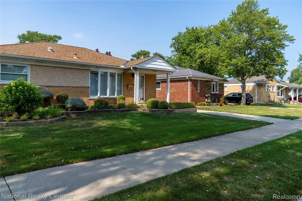 22635 Lincoln Street St. Clair Shores City MI 48082