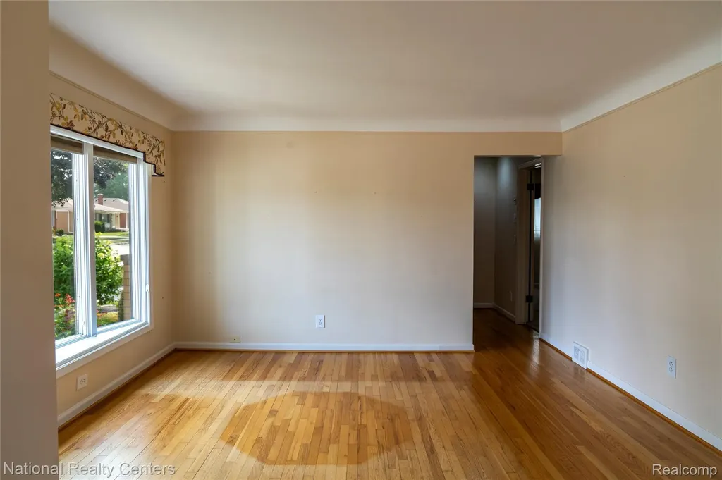 22635 Lincoln Street St. Clair Shores City MI 48082