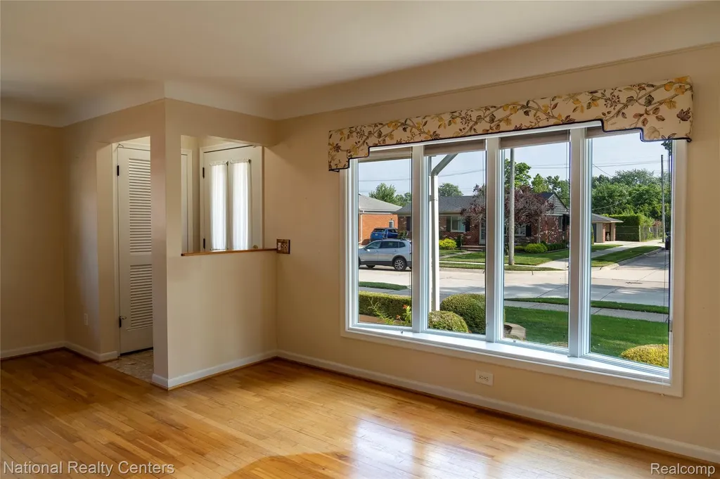 22635 Lincoln Street St. Clair Shores City MI 48082