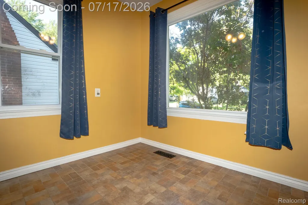 18641 Sumner Redford Charter Township MI 48240