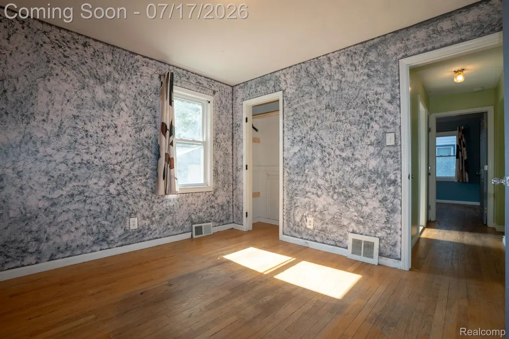 18641 Sumner Redford Charter Township MI 48240