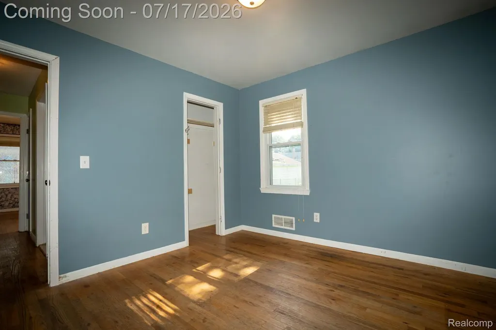 18641 Sumner Redford Charter Township MI 48240