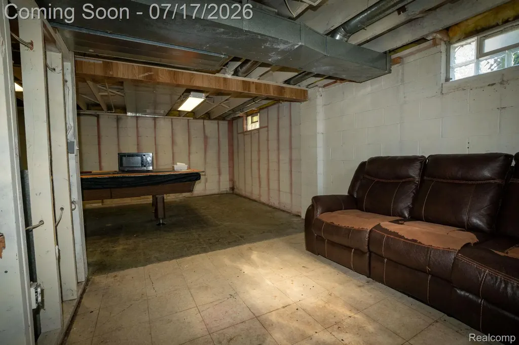18641 Sumner Redford Charter Township MI 48240