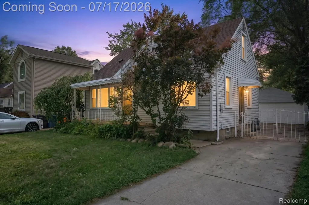 18641 Sumner Redford Charter Township MI 48240