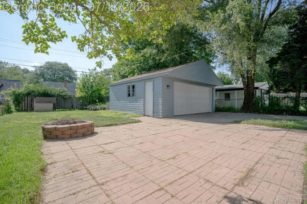 18641 Sumner Redford Charter Township MI 48240