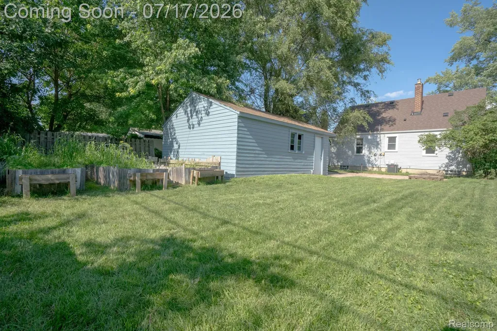 18641 Sumner Redford Charter Township MI 48240