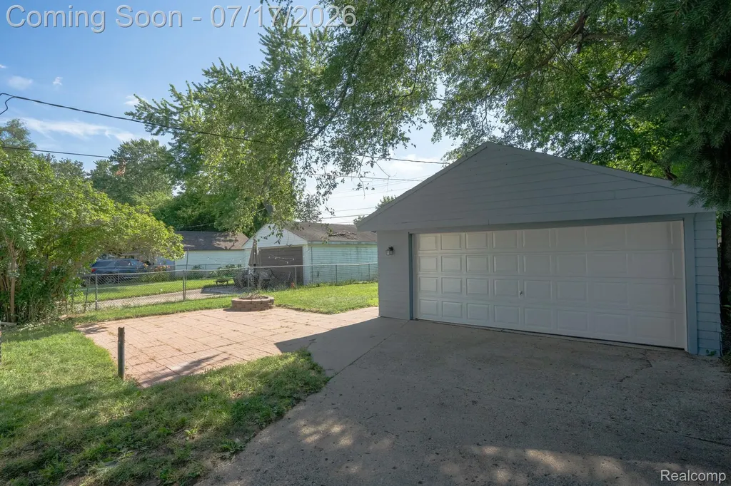 18641 Sumner Redford Charter Township MI 48240