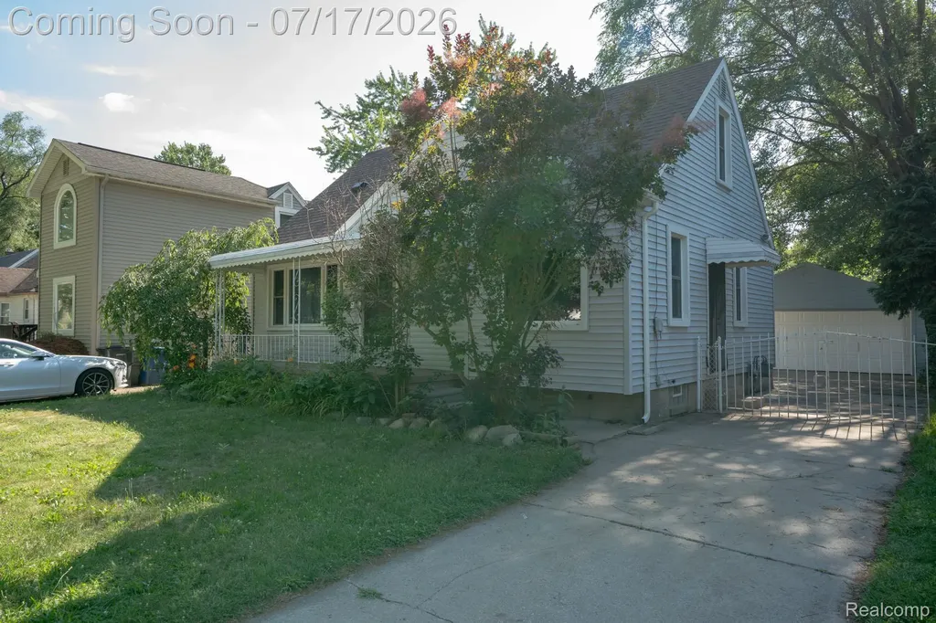 18641 Sumner Redford Charter Township MI 48240