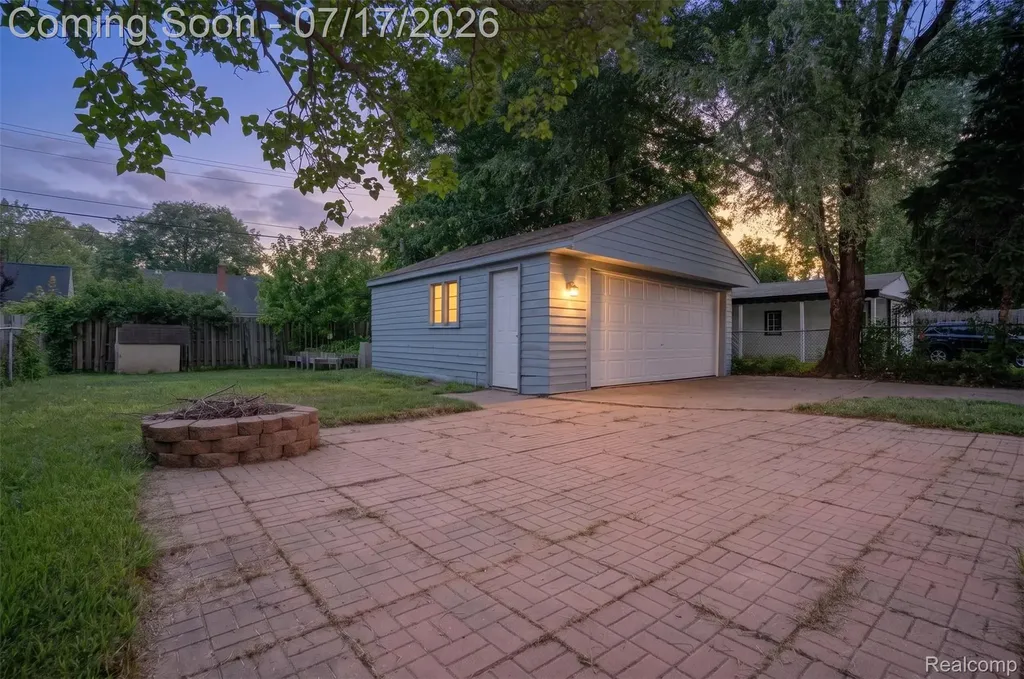 18641 Sumner Redford Charter Township MI 48240