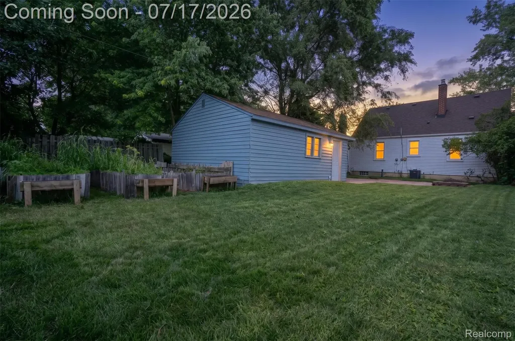 18641 Sumner Redford Charter Township MI 48240