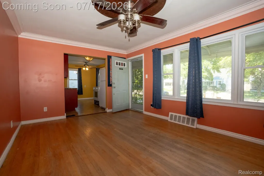 18641 Sumner Redford Charter Township MI 48240