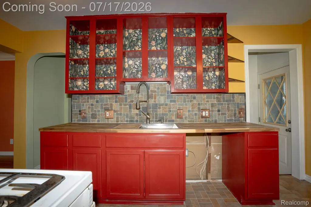 18641 Sumner Redford Charter Township MI 48240