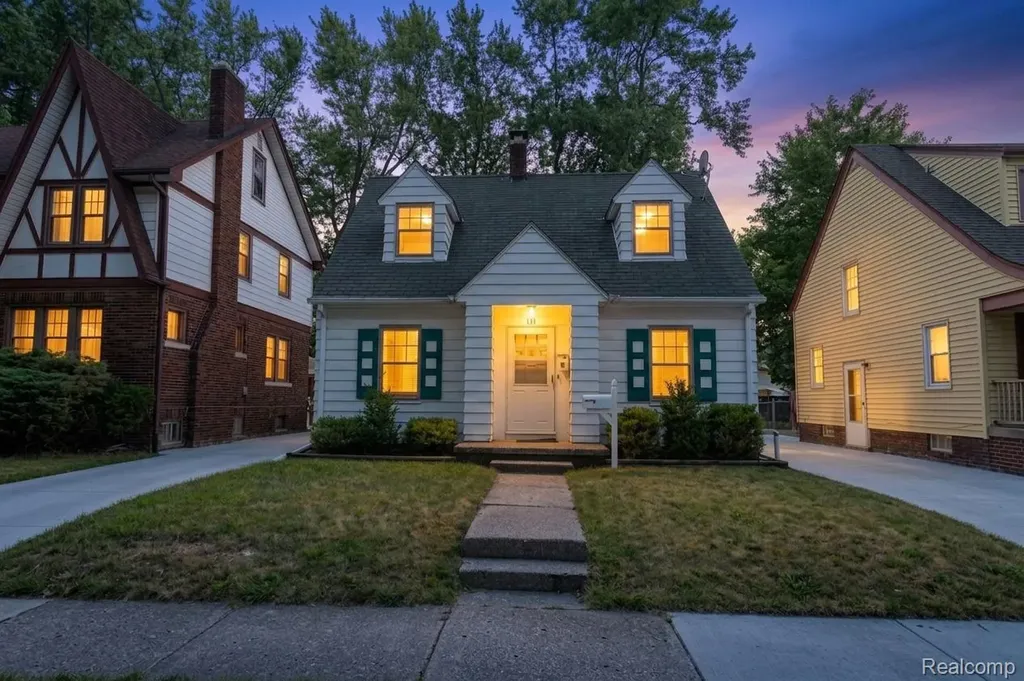 131 Dwight Avenue Pontiac City MI 48341
