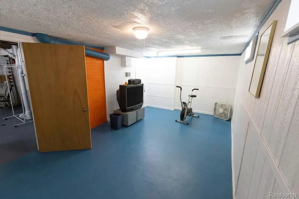 131 Dwight Avenue Pontiac City MI 48341