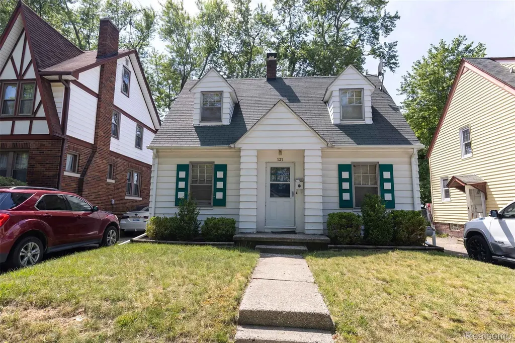 131 Dwight Avenue Pontiac City MI 48341