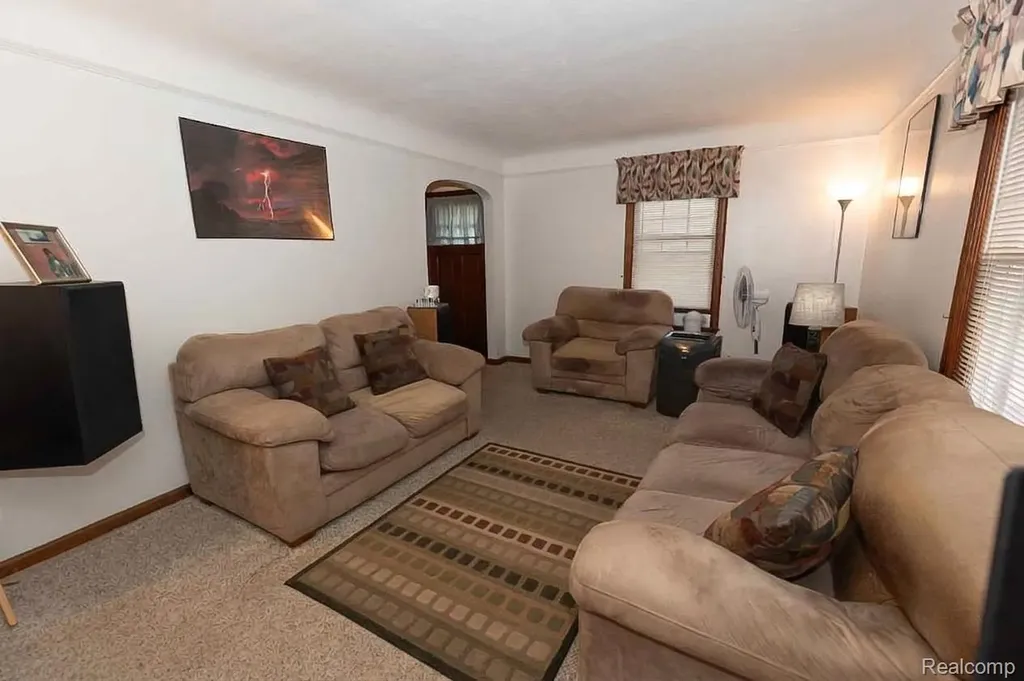 131 Dwight Avenue Pontiac City MI 48341