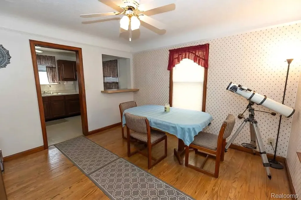 131 Dwight Avenue Pontiac City MI 48341