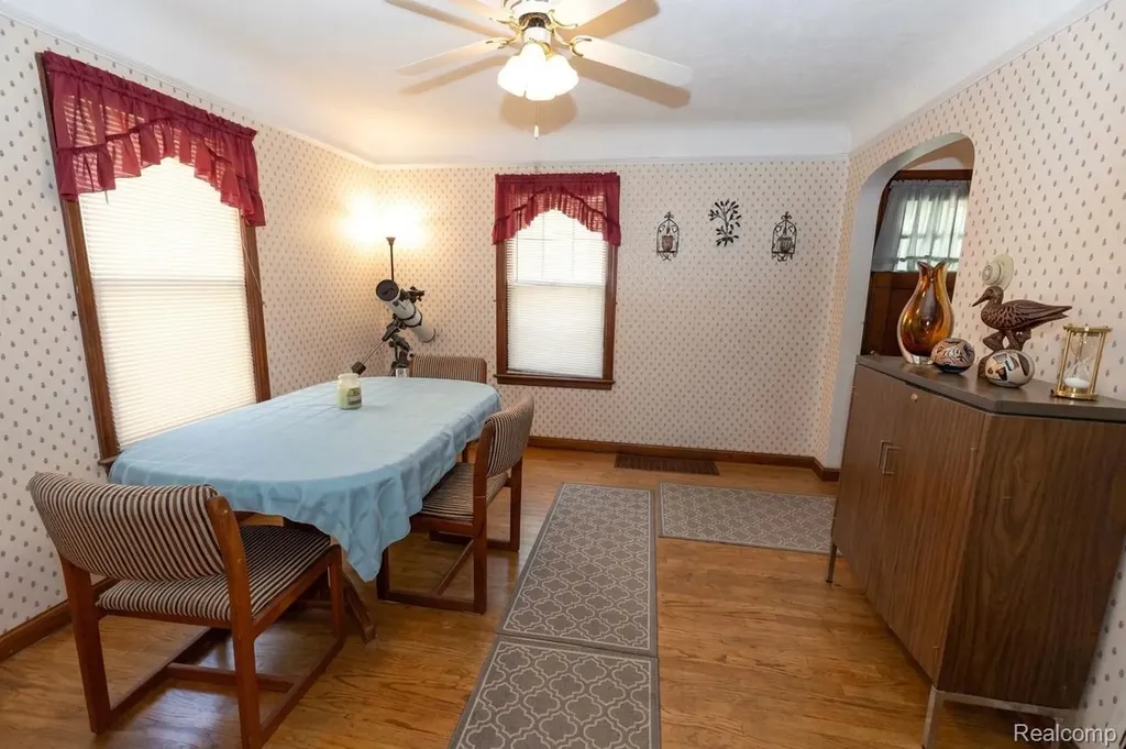 131 Dwight Avenue Pontiac City MI 48341