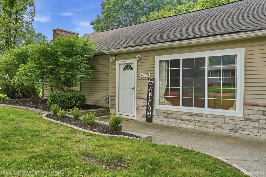 4775 Lake Grove Drive White Lake Charter Township MI 48383