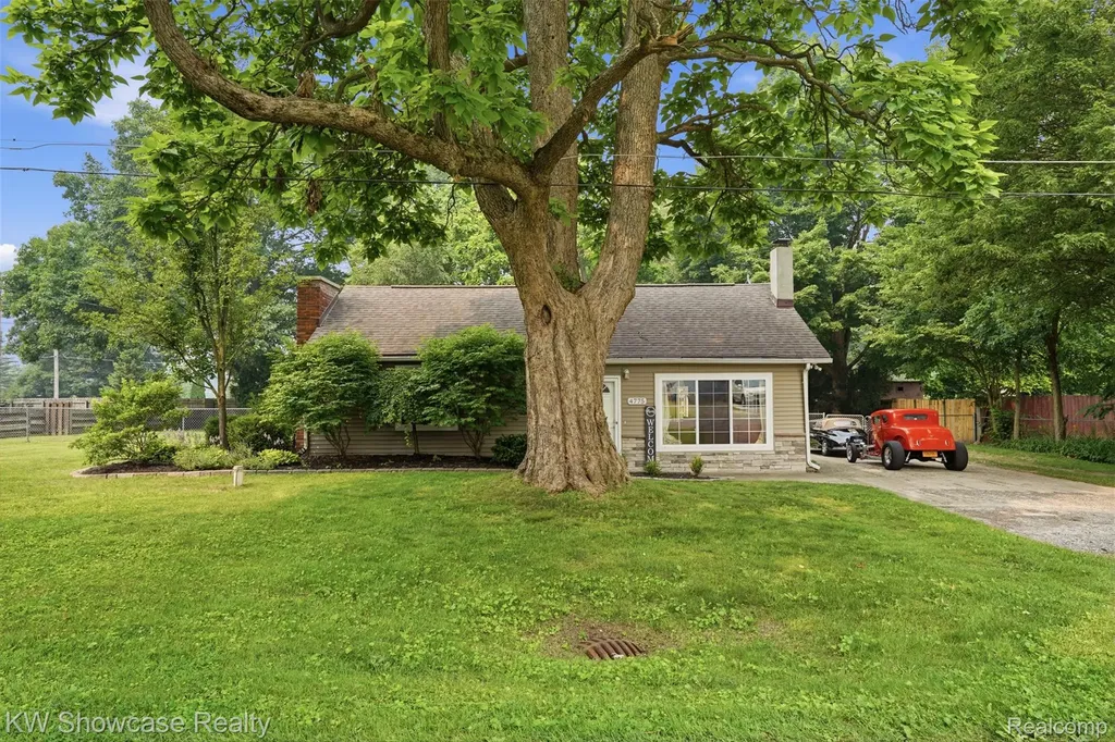 4775 Lake Grove Drive White Lake Charter Township MI 48383