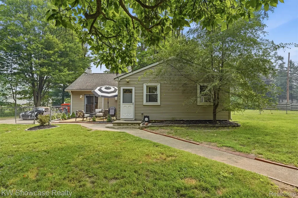 4775 Lake Grove Drive White Lake Charter Township MI 48383