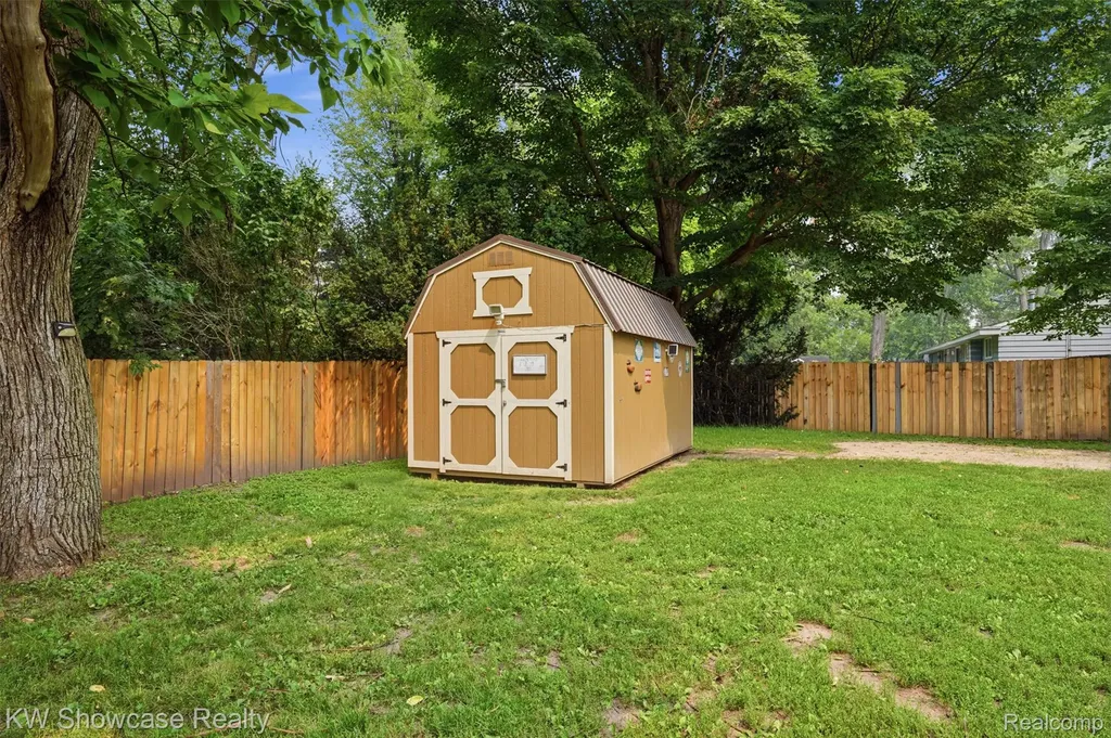 4775 Lake Grove Drive White Lake Charter Township MI 48383